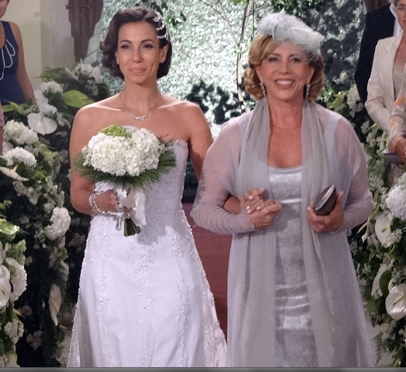 Casamento de Letícia  (Tania Khallil) em Fina Estampa – Relembre o primeiro Vestido de Noiva e Confira o Vestido que ela realmente se Casará!