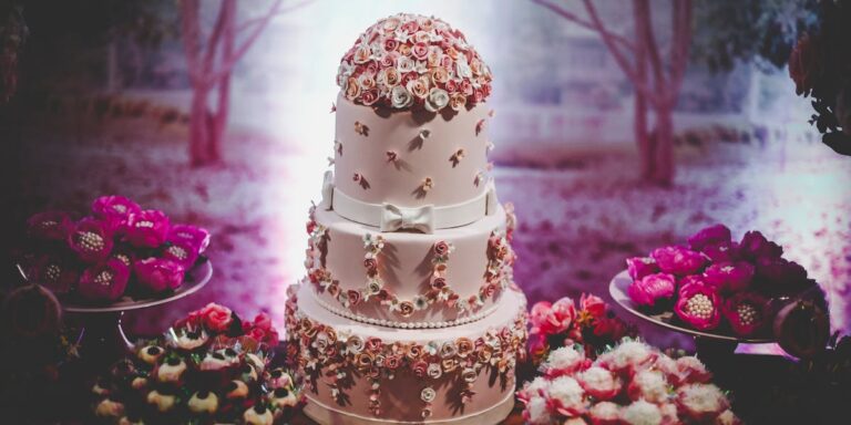 Como montar mesa de doces de casamento